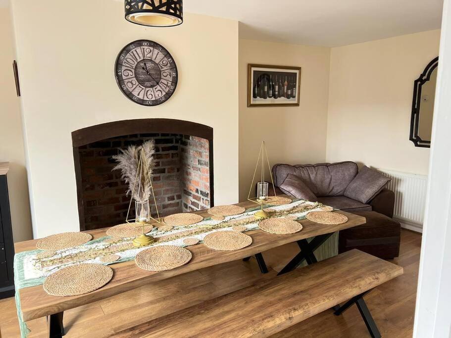 Upper Caerfaelog Farmhouse Llanbister Esterno foto