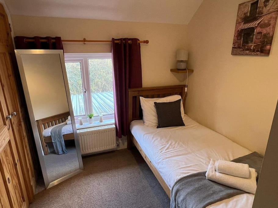 Upper Caerfaelog Farmhouse Llanbister Esterno foto