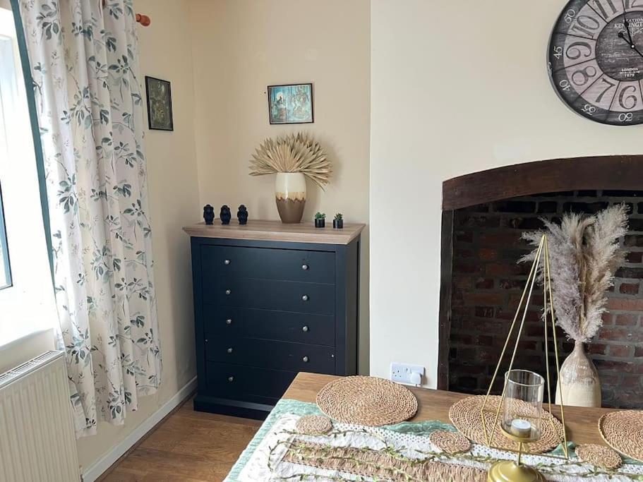 Upper Caerfaelog Farmhouse Llanbister Esterno foto